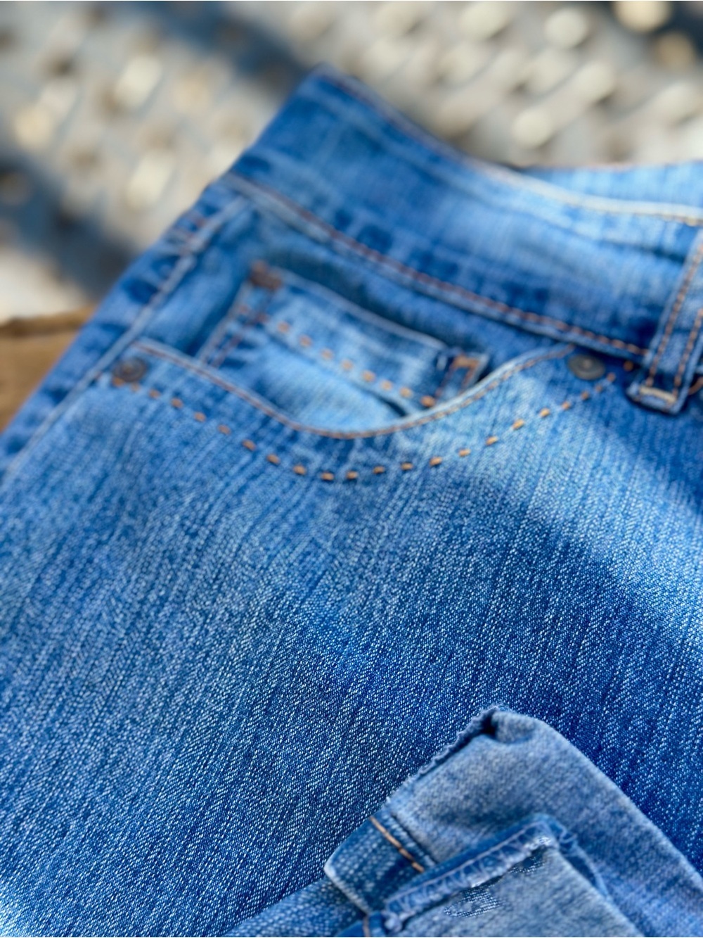 Bandolino Retro Denim Cuffed Capris Jeans - Picture 2 of 8